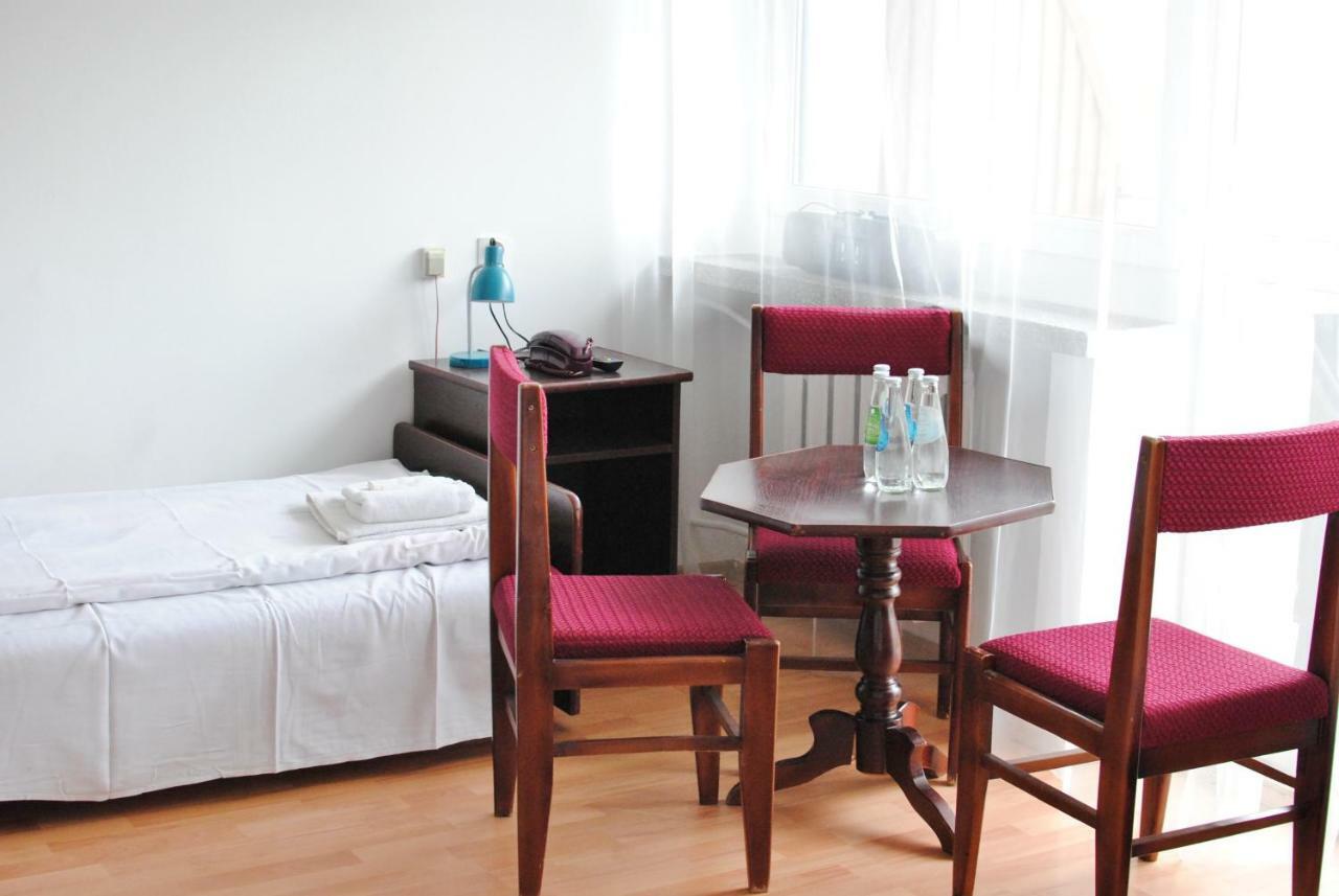 Krystyna Otel Krasków Dış mekan fotoğraf
